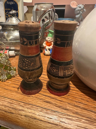 Vtg. Hand-carved, salt & Pepper shakers from Mexico, wooden