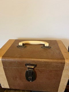 #2689 Cosmetic Case 1950s RSV