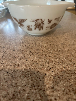 VTG Pyrex Early American mixing bowl 1.5 PT.