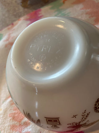 VTG Pyrex Early American mixing bowl 1.5 PT.