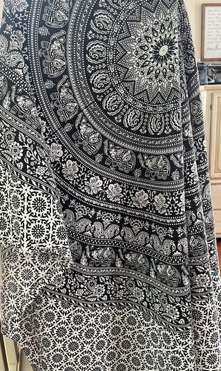 TABLECLOTH BLACK & WHITE COTTON 50" X 56" INDIA NO RIPS OR STAINS (KJS) RCD