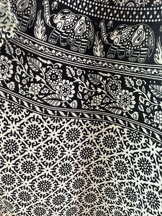 TABLECLOTH BLACK & WHITE COTTON 50" X 56" INDIA NO RIPS OR STAINS (KJS) RCD