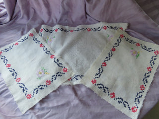 Embordered placemats & table runner set of 3 MTS|104563