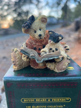 ORIGINAL BOX Boyds Bears figurine titled "Agatha & Shelly - Scaredy Cat"