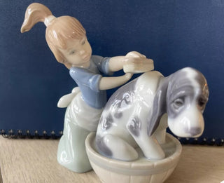 #62 VV Lladro Girl & Dog Figurine 5455 Bashful Bather MINT Condition W/ Box and orginal paper MTS|62360