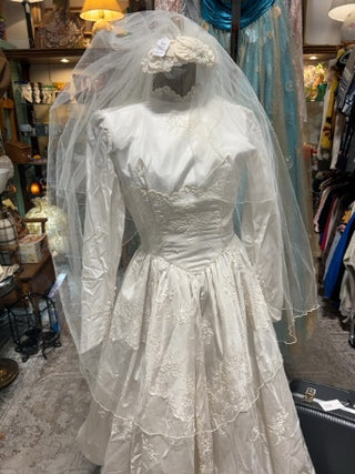 Vintage bridal veil with headpiece