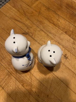 JP 4.5” Ceramic Kittens Salt & Pepper Shakers w/Floral Blue