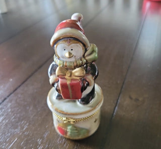Christmas Penguin Porcelain Limoge Hinged Trinket Jewelry Box Greenbrier Intl. #62 VV MTS|124416