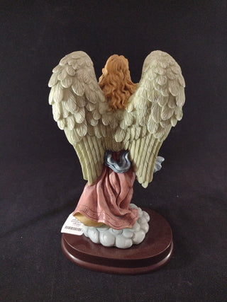 Design Impressions resin Angel figurine RCD|74052