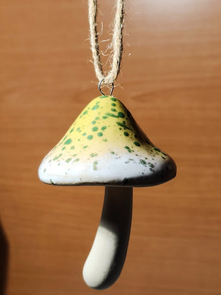 Ceramic red and green top 4 in mushroom chimes RCD|145929