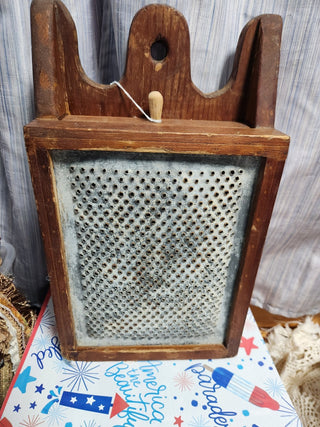 Vtg Wood/Metal Grater  RSV|64581
