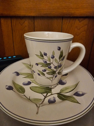 Sakura Berry Fields Plate and Mug Blueberry