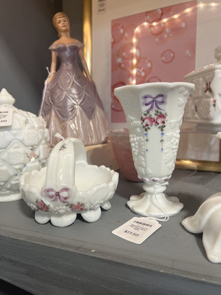 Westmoreland Milk Glass Bow Vase|103525