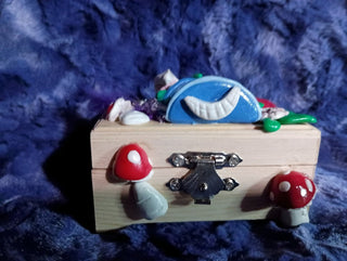 Medium Wonderland Tea Cup box rsv