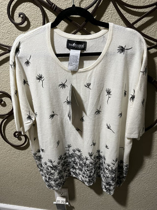 New with Tags Women's Size 3X Soft, Short Sleeve Floral Sweater in Cream/Grey RCD|119402
