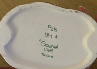 SWEET RETIRED GOEBEL BERTA HUMMEL "PALS" FIGURINE 1996 LIKE NEW CONDITION NO CHIPS OR DAMAGE 4 X 2.5 X 2.75 (KJS) RCD|129578
