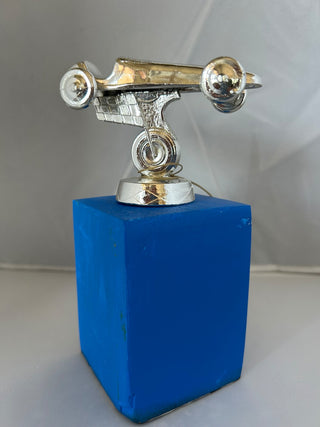 Vintage trophy car on blue base RSV|105353