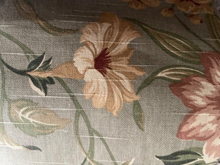 VINTAGE CUSTOM MADE FLORAL TABLECLOTH 64 X 50