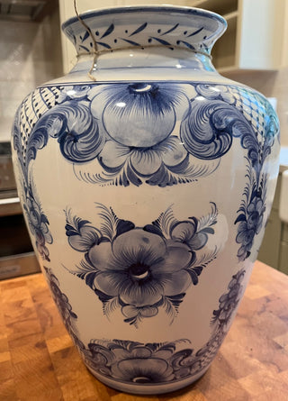 LARGE BLUE AND WHITE VASE 13" TALL FARIA AND BENTO MADE IN PORTUGAL HAND PAINTED EXCELLENT CONDITION (KJS) RCD|62083