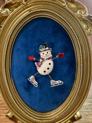 Vtg DANECRAFT GLITTER SNOWMAN ICE SKATE HOLLY LEAF cream silver tone Brooch Pin|137864
