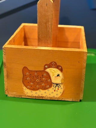 Vtg. Wood Basket w/handle, chicken decor handpainted 10"x10"x8"