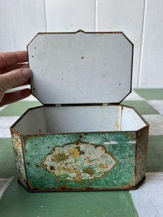 VTG Rusty Biscuit box F&M|98732
