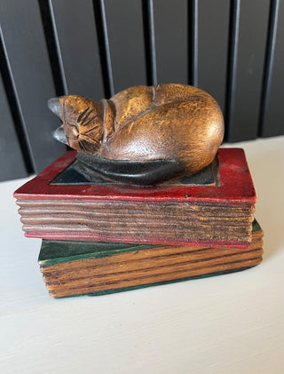 Wooden cat on books RSV|128129