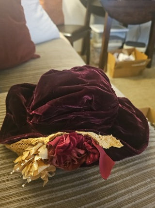 AD. Vintage Burgundy Velvet Hat