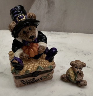 Boyds Bearware Pottery Thanksgiving Pilgrim Trinket box with baby bear trinket #62 VV MTS