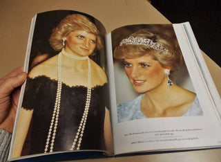 Diana Princess of Wales a Tribute in photographs HC Book /DJ 1997 O'mara #62 VV MTS
