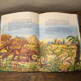 Vtg Dinosaurs of the Land, Sea and Air Book MTS|120065