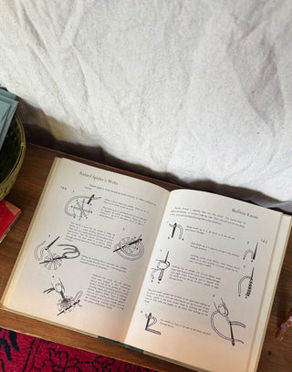 1962 Crewel Embroidery hardback (Vintage) (LZD - RSV)