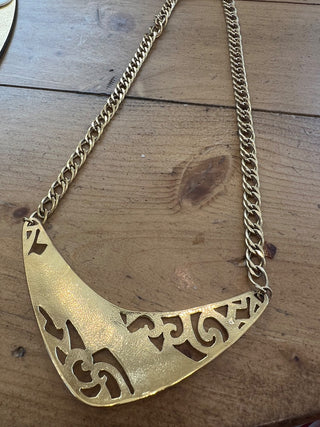 Gold  choker necklace w/ swirly gold enamel Avon 1986 MTS|46634