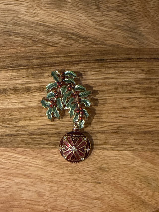 Signed Monet Christmas Ornament Pin|137547