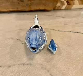 fish teapot blue/white