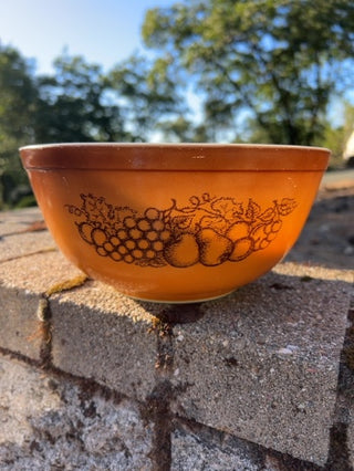Vintage 403 PYREX "Old Orchard" 2.5qt Brown  mixing bowl