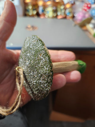 Wood woodland sparkly mushrooms 4 in RCD