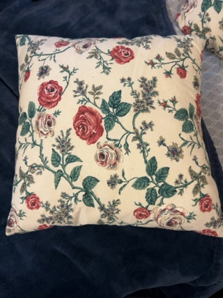 JP Set of 2 Vintage Waverly brand Moss Rose print Pillows 17” x 17”