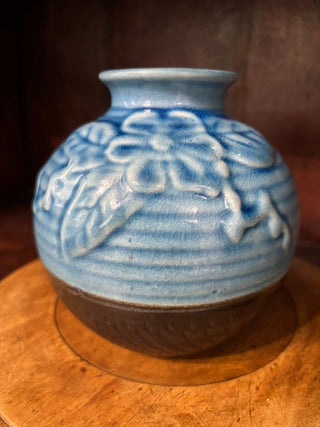 Vtg hand crafted ceramic blue floral & black vase NM MTS