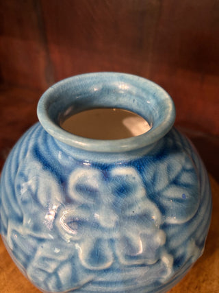 Vtg hand crafted ceramic blue floral & black vase NM MTS