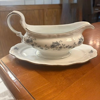 Vntg Haviland Blue Garland Gravy Boat w Plate