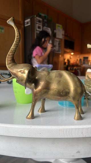 VTG Brass: elephant standing w/tusk up