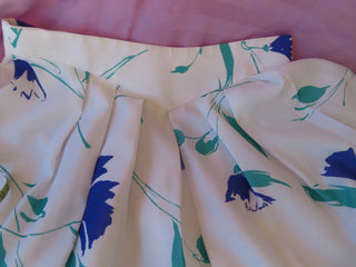 White w/flowers pleated skirt size M