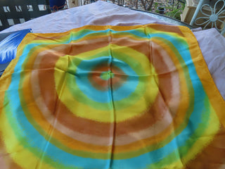 Large scarf in oranges