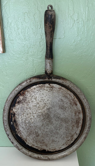 vintage hammered aluminum griddle pan R60