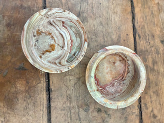 Onyx jar with lid