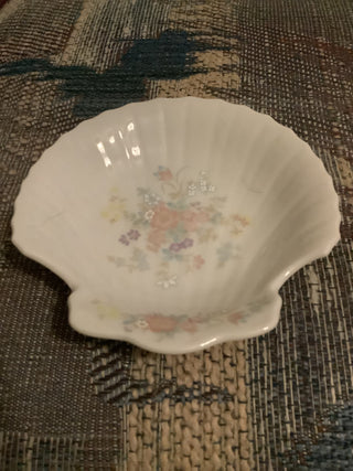 Vintage Soap dish, Seashell, floral design