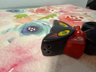 Salt Shaker Cat Single Black