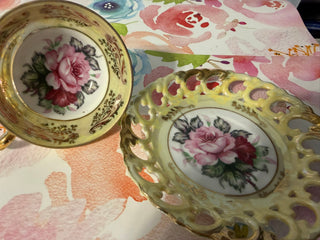 Vintage Teacup/Saucer Royal Sealy Footed