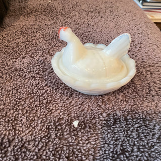 Mini Westmorland Milk Glass Hen